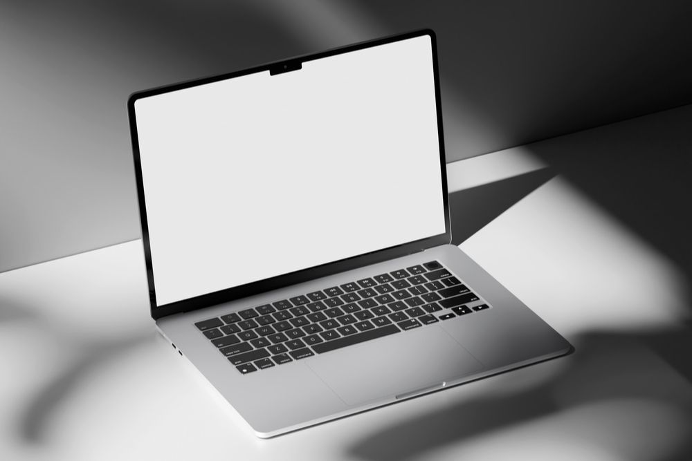 laptop-and-desktop-in-dubai